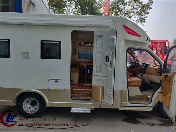 精品王牌C型房车奇瑞瑞弗房车F820双拓展公认好